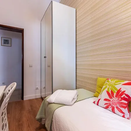 Appartement Alm- Spacious. Sunny. Patio. Quiet Area. Fast Wifi *