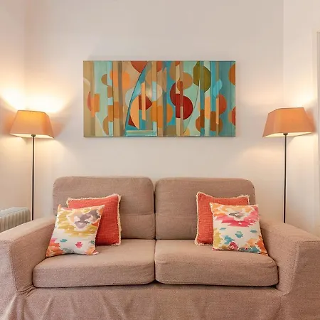 Alm- Spacious. Sunny. Patio. Quiet Area. Fast Wifi Apartment Lisbon
