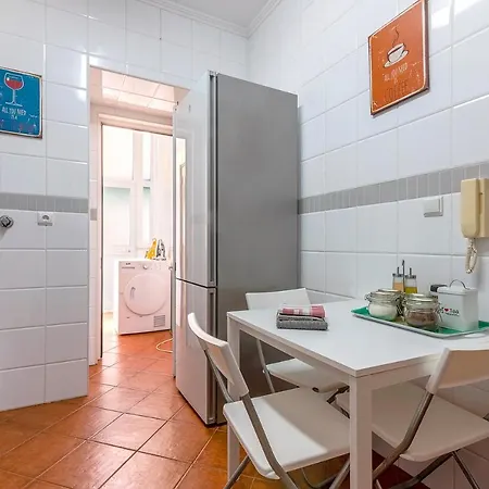 Appartement Alm- Spacious. Sunny. Patio. Quiet Area. Fast Wifi *
