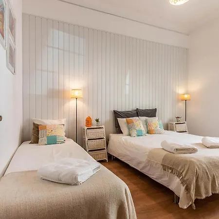 Alm- Spacious. Sunny. Patio. Quiet Area. Fast Wifi Apartment *