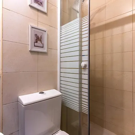 Alm- Spacious. Sunny. Patio. Quiet Area. Fast Wifi Apartment