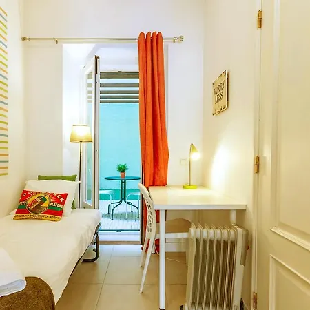 Alm- Spacious. Sunny. Patio. Quiet Area. Fast Wifi Lisboa