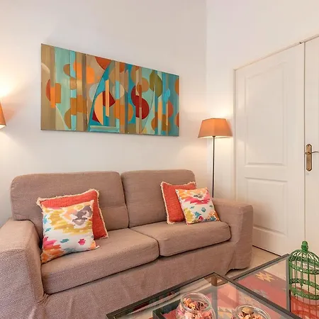 Alm- Spacious. Sunny. Patio. Quiet Area. Fast Wifi *