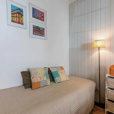 Alm- Spacious. Sunny. Patio. Quiet Area. Fast Wifi