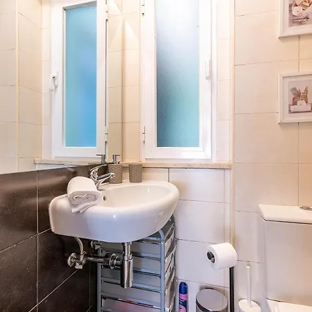 Appartement Alm- Spacious. Sunny. Patio. Quiet Area. Fast Wifi Lisboa