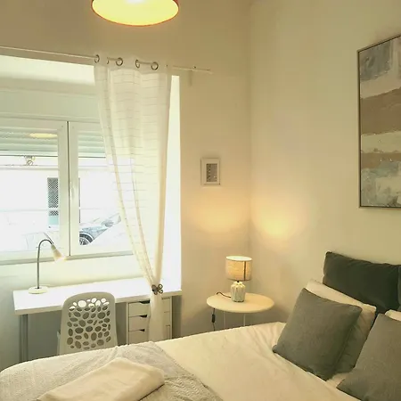 Alm- Spacious. Sunny. Patio. Quiet Area. Fast Wifi