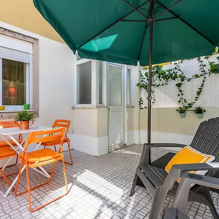 شقة Alm- Spacious. Sunny. Patio. Quiet Area. Fast Wifi