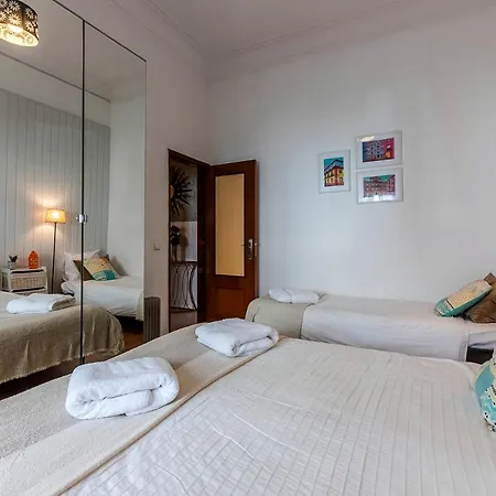شقة Alm- Spacious. Sunny. Patio. Quiet Area. Fast Wifi Lisboa