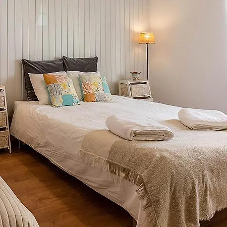 Alm- Spacious. Sunny. Patio. Quiet Area. Fast Wifi Lissabon