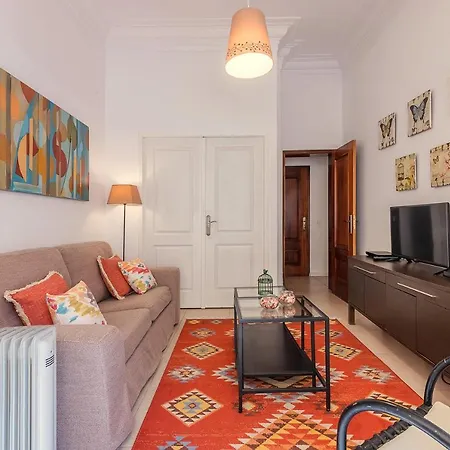 Alm- Spacious. Sunny. Patio. Quiet Area. Fast Wifi Appartement